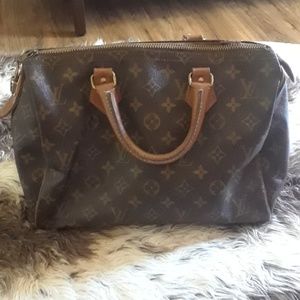 Pre-owned  Hand Bag in fair condition